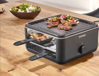 Severin Black Line Mini är perfekt raclettegrill för två personer.