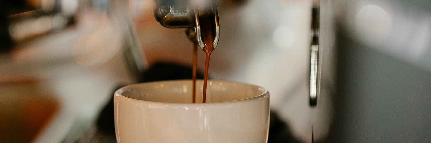 Espresso lagas i espressomaskin