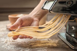 Göra egen pasta med pastamaskin