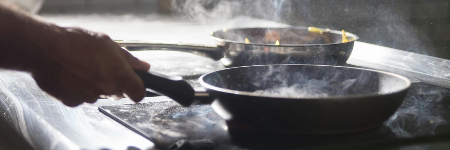 Olika material i stekkärl