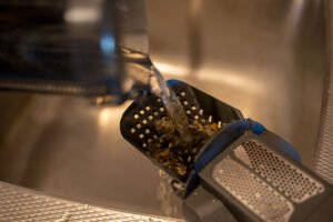 Roborock Dyad Pro - tömning av smutsvatten genom filter