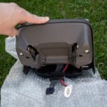 Husqvarna Automower 410XE Nera toppen av laddstationen