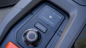 Husqvarna Automower 410XE Nera väntar på satellitmottagning