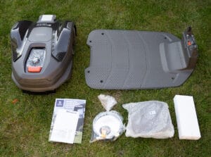 Husqvarna Automower 410XE Nera delar vid uppackning