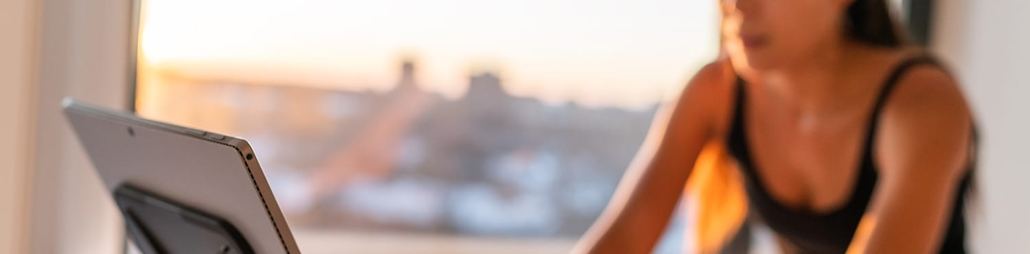 Cykel med surfplatta och Zwift