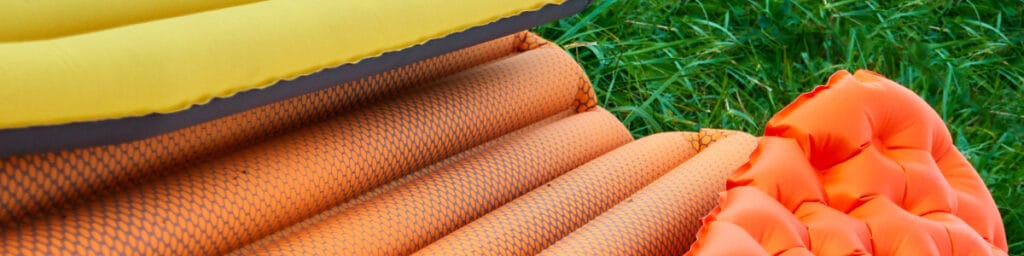 Liggunderlag: Uppblåsbart vs självuppblåsbart vs cellplast