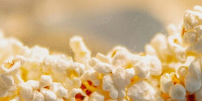 Popcornmaskin gör bäst popcorn för hemmabiokänsla