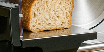 Skärmaskin med bröd