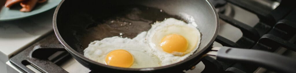 Skillnaden mellan kolstål, gjutjärn och non-stick