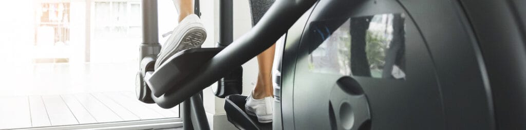 Varför ellipsrörelsen på crosstrainern är optimal för lederna: En biomekanisk förklaring