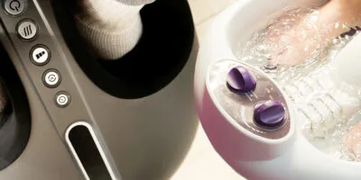 Fotmassagemaskin eller fotbad: vad är skillnaden förutom vatten?