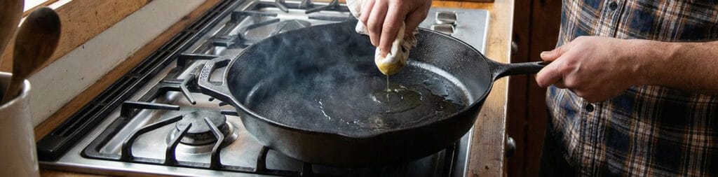 Hur du underhåller och vårdar din stekpanna i gjutjärn